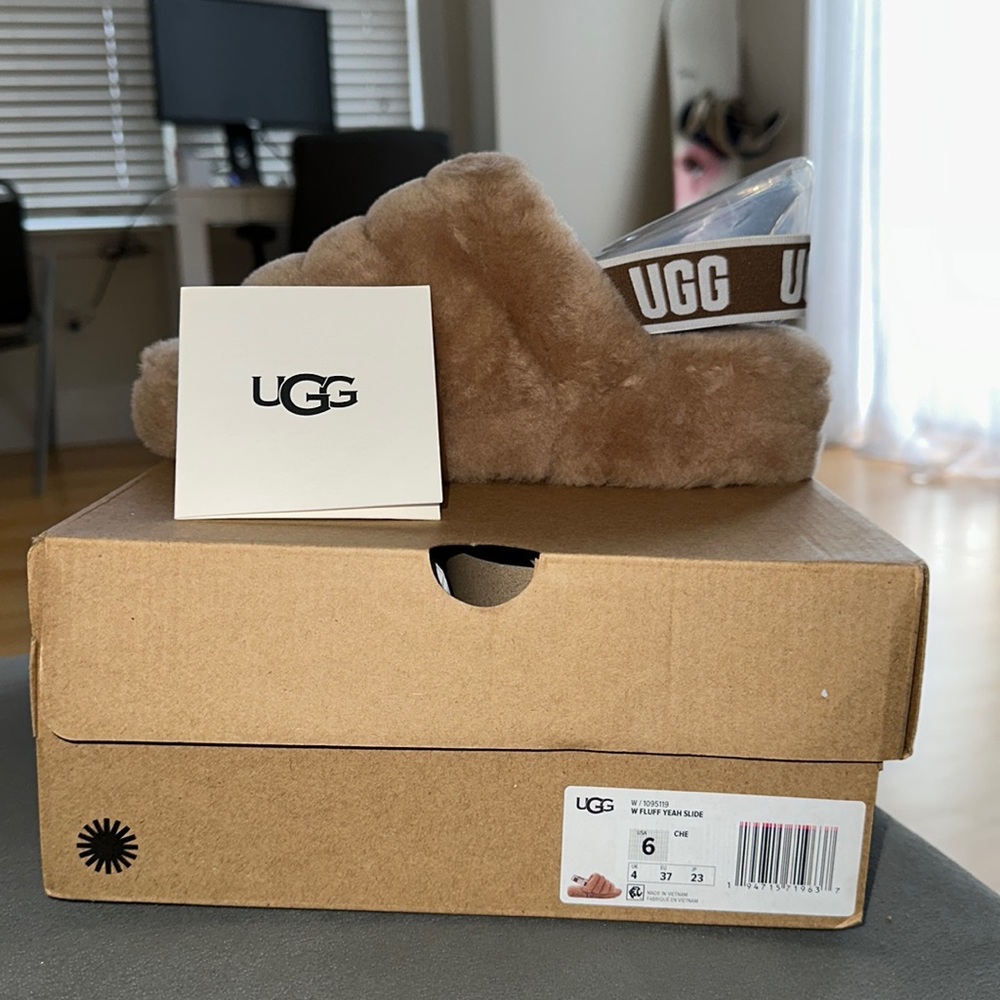 BRAND NEW UGG FLUFF YEAH SLIPPERS | Never Worn
